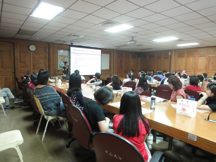 學務處體衛組~女性健康講座、女性友善校園環境調查及宣導：當更年期遇上青春期圖片