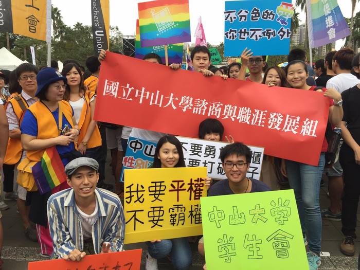 105學年學務處諮職組-友善中山擁抱多元性平活動圖片